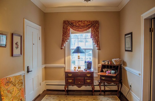 Clinton Apartment | The Camelia Room - Private Room w/Ensuite Bath in Historic Downtown Home