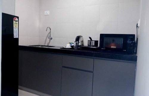 Viramgam Hotel | Discover Comfort at The Camellia by YUHI with Pool & Dining