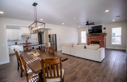 Norman House | Ideal Gametime Retreat at The Campus Cottage on Elm