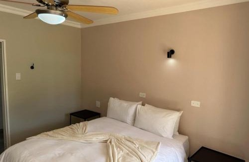 Newcastle Cabin | Budget-Friendly Stay at The Cannon Lodge - Rated 9/10
