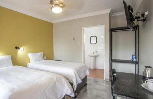 Newcastle Cabin | Budget-Friendly Stay at The Cannon Lodge - Rated 9/10