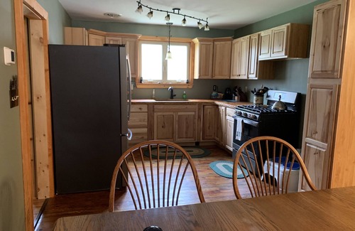 Morris House | Unforgettable Stay at The Canyon Creek Cabin: Pet Friendly & Cozy