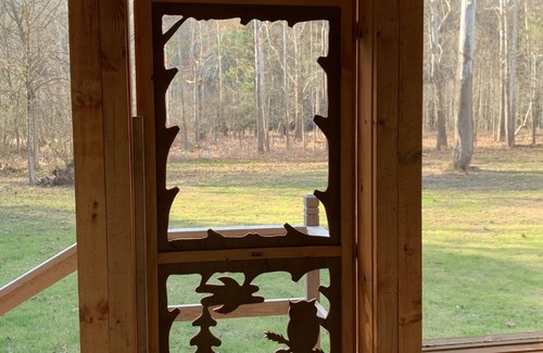 Morris House | Unforgettable Stay at The Canyon Creek Cabin: Pet Friendly & Cozy