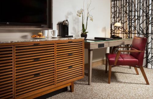 Camelback East Resort | Experience The Canyon Suites at The Phoenician Resort