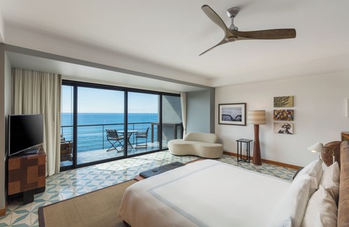 Cabo Bello Hotel | Experience The Cape, A Thompson Hotel with Pool & Spa
