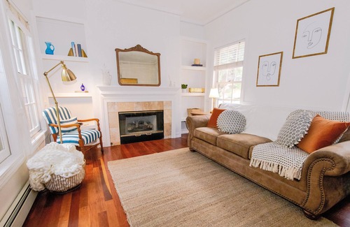 Divide Cottage | Family-Friendly Retreat at The Cape Cod with Breakfast