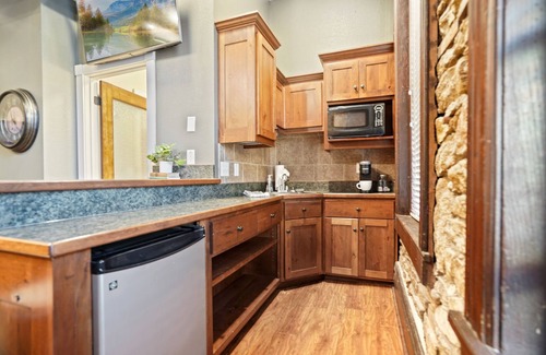 Downtown Apartment | Unforgettable Stays at The Capital Loft: Rated 10/10!