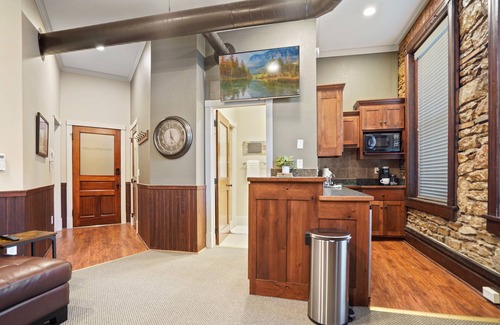 Downtown Apartment | Unforgettable Stays at The Capital Loft: Rated 10/10!