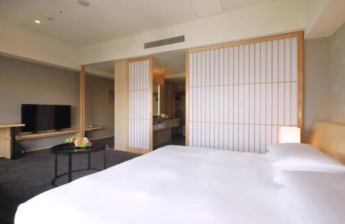 Nagatacho Hotel | Elegant Stay at The Capitol Hotel Tokyu with Ocean Views