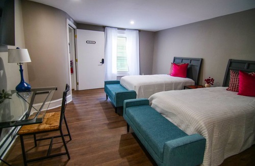 Tallahassee Apartment | Discover The Capitol Inn - Orlando with Twin Bed Rooms