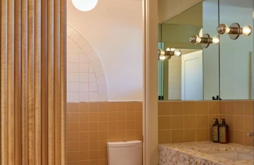 Ojai Hotel | Experience Comfort at The Capri Hotel with Pool & Spa