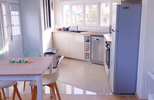 Chanteloup-les-Vignes Apartment | Experience Comfort at The Captain's Lair with Spa & Hot Tub
