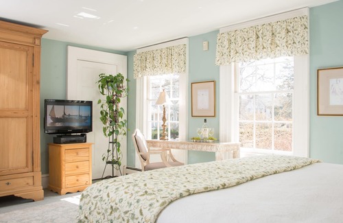 South Yarmouth Bed & Breakfast | Idyllic Stay at The Captain Farris House B&B - Guest Rated 9.8