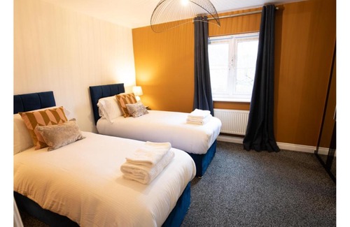 Middlesbrough House | Discover The Captain's Compass: Pet-Friendly Getaway