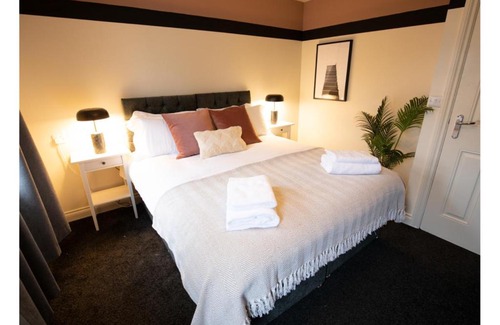 Middlesbrough House | Discover The Captain's Compass: Pet-Friendly Getaway