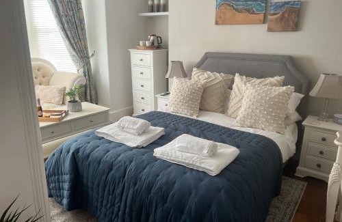 Looe Bed & Breakfast | Unforgettable Stay at The Captain's House with Ocean Views