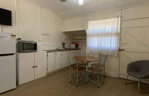 Arcadia Apartment | The Captain's Manor On Cook 5 - Compact, affordable and just minutes to Alma Bay