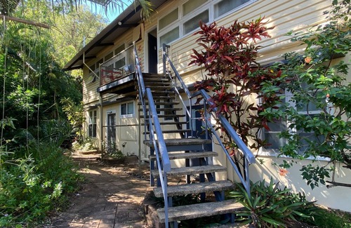 Arcadia Apartment | The Captain's Manor On Cook 5 - Compact, affordable and just minutes to Alma Bay