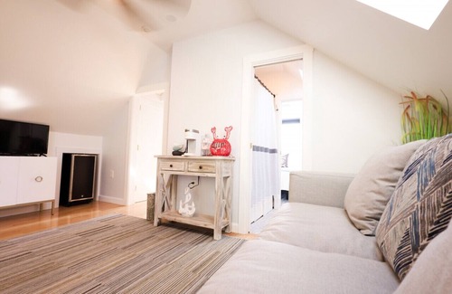 Harwich Port Condo | Experience The Captain's Quarters Suite: Oceanfront Escape