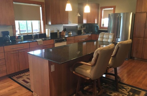 Pony House | Captivating Retreat with Kitchen and Family-Friendly Amenities