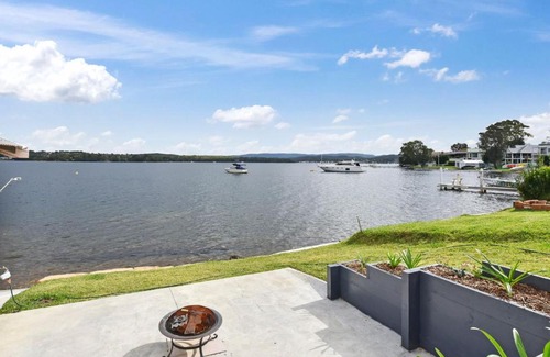 Coal Point House | Discover The Captains Cottage: 4-Star Child-Friendly Retreat