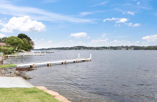 Coal Point House | Discover The Captains Cottage: 4-Star Child-Friendly Retreat