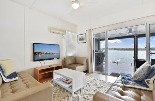 Coal Point House | Discover The Captains Cottage: 4-Star Child-Friendly Retreat
