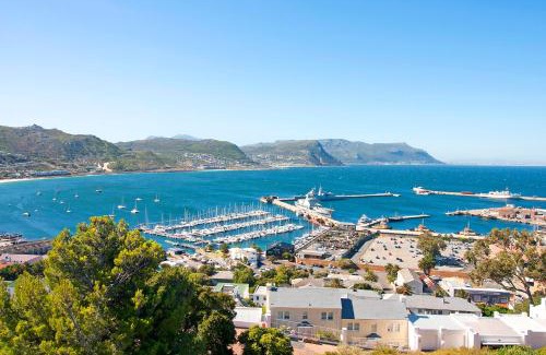 Simon's Town Apartment | Ocean View Retreat at The Captain's Penthouse - Pet Friendly