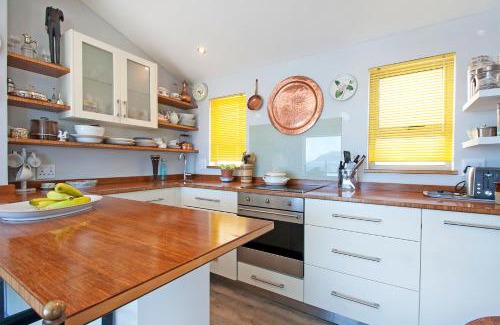Simon's Town Apartment | Ocean View Retreat at The Captain's Penthouse - Pet Friendly