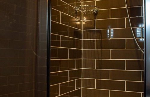 Tilston Hotel | Discover The Carden Arms: Family-Friendly & Rated 9.6/10