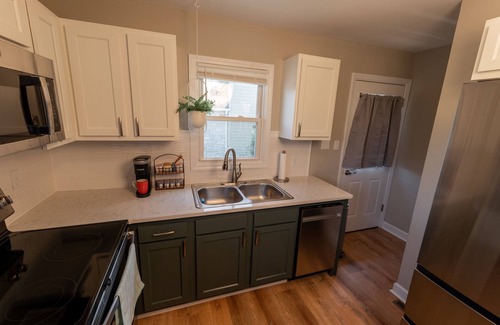 St. Charles Historic District House | Guest Rated 10/10: The Cardinal Nest - Pet Friendly Cottage