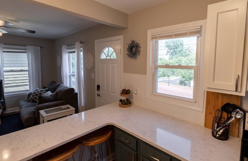 St. Charles Historic District House | Guest Rated 10/10: The Cardinal Nest - Pet Friendly Cottage