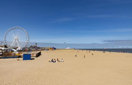 Great Yarmouth Hotel | Discover The Carlton Hotel: Pet-Friendly Oceanfront Retreat