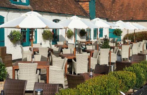 Burghclere Hotel | Comfortable Stay at The Carnarvon Arms - Pet Friendly & More