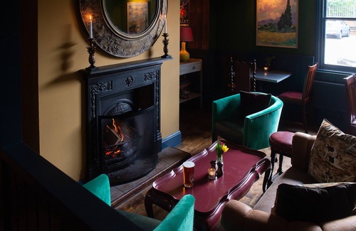 Burghclere Hotel | Experience Comfort at The Carnarvon Arms with Breakfast