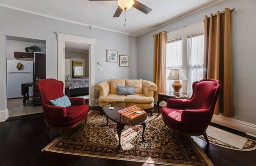 Des Moines House | Cozy Carol Anne Victorian Home with Ocean View & High Rating