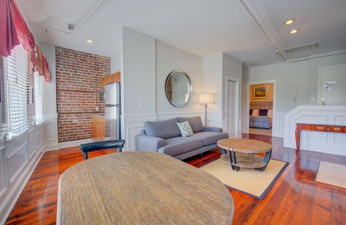 Charleston Historic District Condo | Experience The Carolina: Historic District's Finest Stay