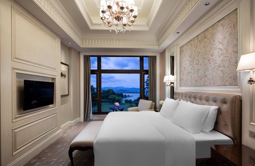 Fuzhou Hotel | Experience Bliss at The Carp Islet Resort - 4-Star Retreat