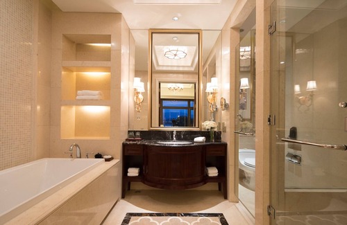 Fuzhou Hotel | Experience Bliss at The Carp Islet Resort - 4-Star Retreat