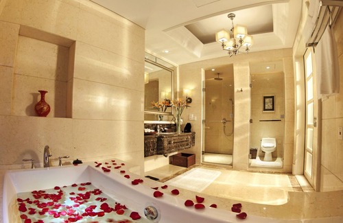 Fuzhou Hotel | Experience Bliss at The Carp Islet Resort - 4-Star Retreat
