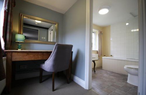 Burghclere Hotel | Pet Friendly Retreat at The Carpenters Arms – 8.5/10 Rated