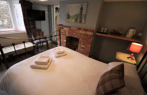Burghclere Hotel | Pet Friendly Retreat at The Carpenters Arms – 8.5/10 Rated