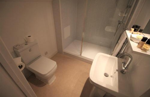 Burghclere Hotel | Pet Friendly Retreat at The Carpenters Arms – 8.5/10 Rated