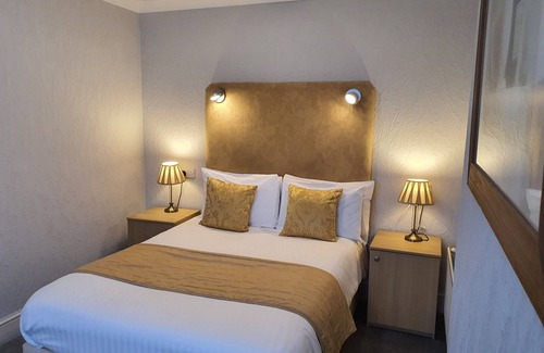 Sleaford Hotel | Discover The Carre Arms Hotel: Spa & Family-Friendly Stay
