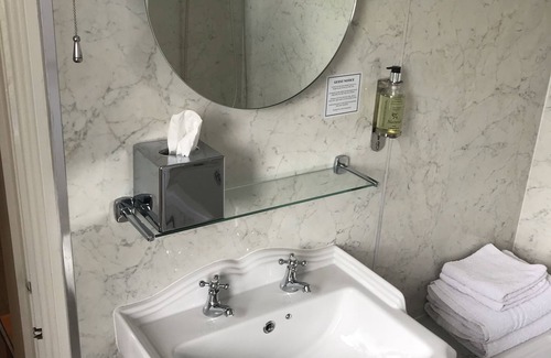 Sleaford Hotel | Discover The Carre Arms Hotel: Spa & Family-Friendly Stay