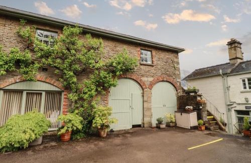 Lydney Apartment | Delightful Stays at The Carriage - 4-Star Comfort Awaits