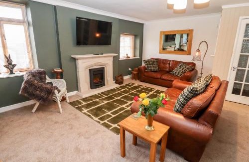 Lydney Apartment | Delightful Stays at The Carriage - 4-Star Comfort Awaits