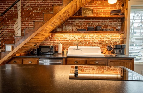 Jefferson City Cottage | Top-Rated Family Stay at The Carriage House, Parker's Place