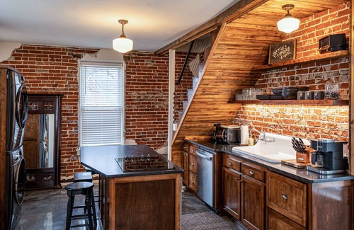 Jefferson City Cottage | Top-Rated Family Stay at The Carriage House, Parker's Place