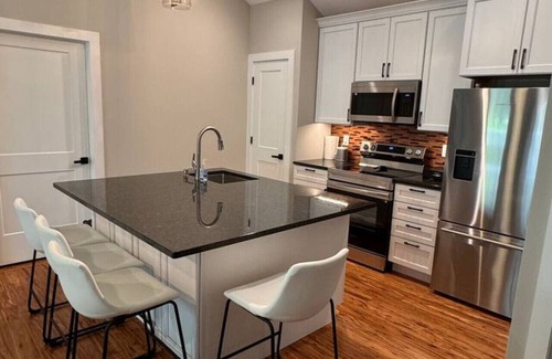 Brook Creek House | The Carriage House in East Lawrence